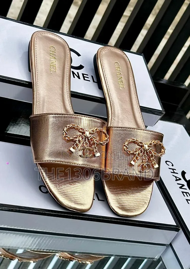 Channel Luxe Slide