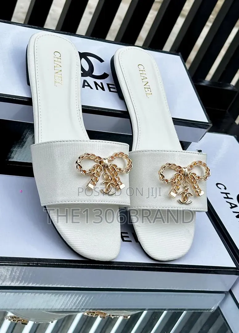 Channel Luxe Slide