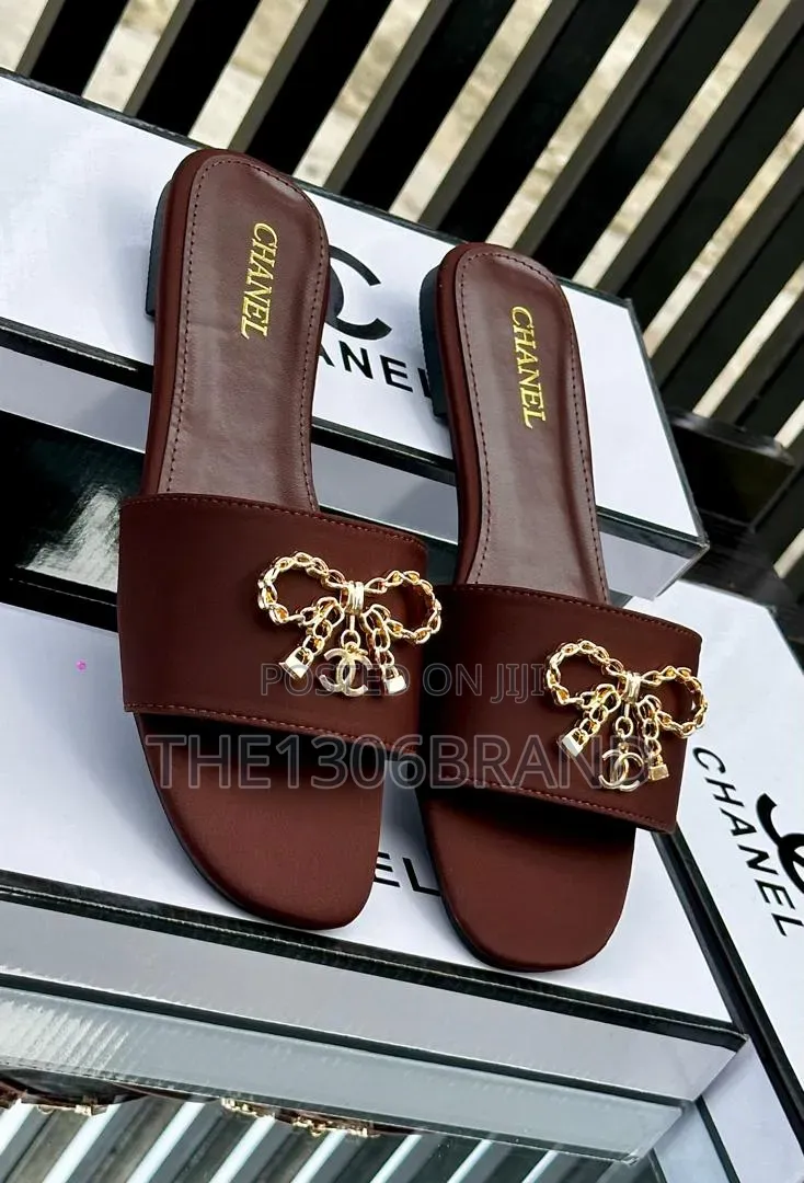 Channel Luxe Slide