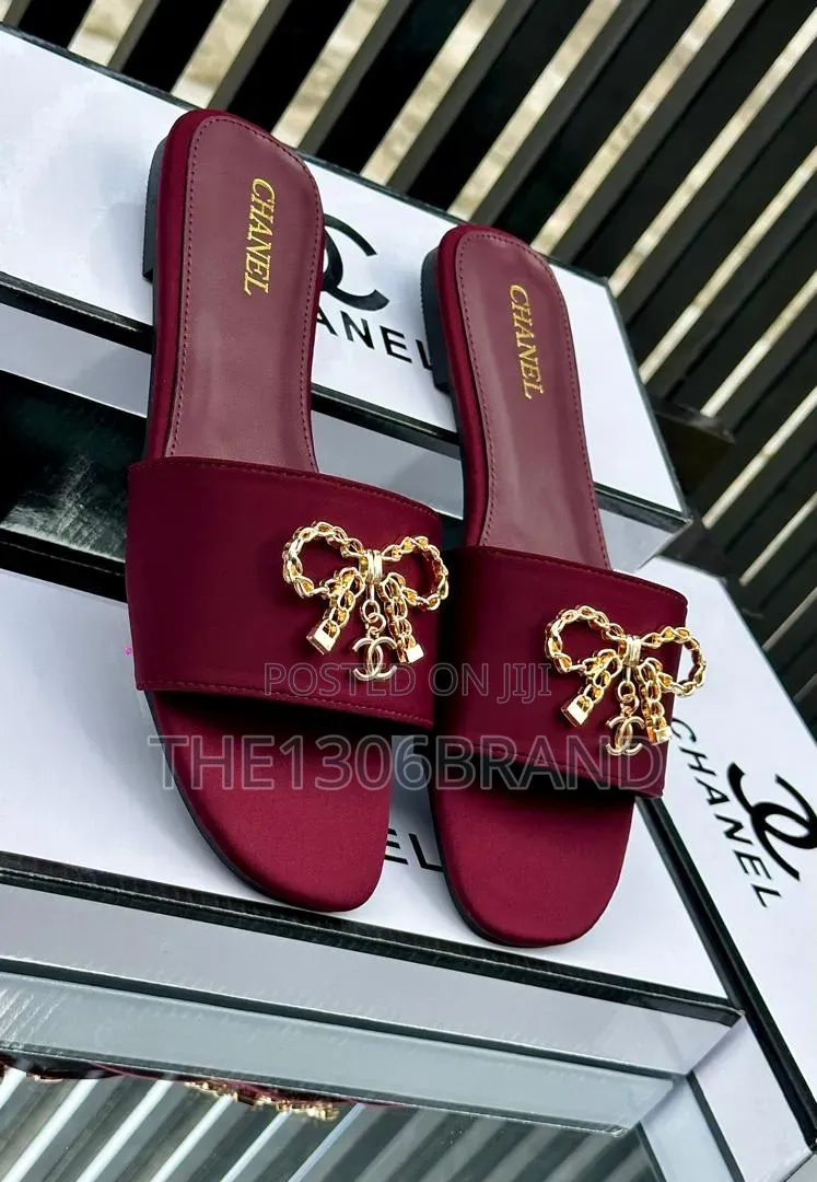 Channel Luxe Slide