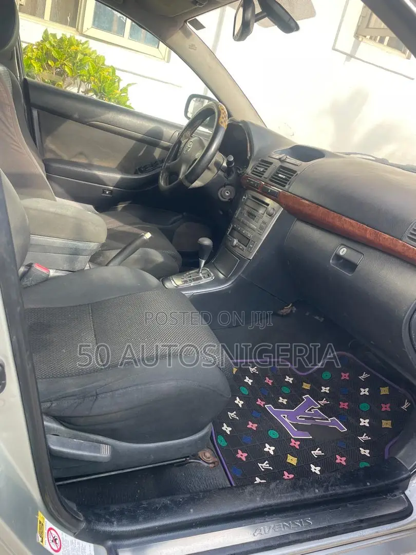 Toyota Avensis 1.8 C 2005 Gray