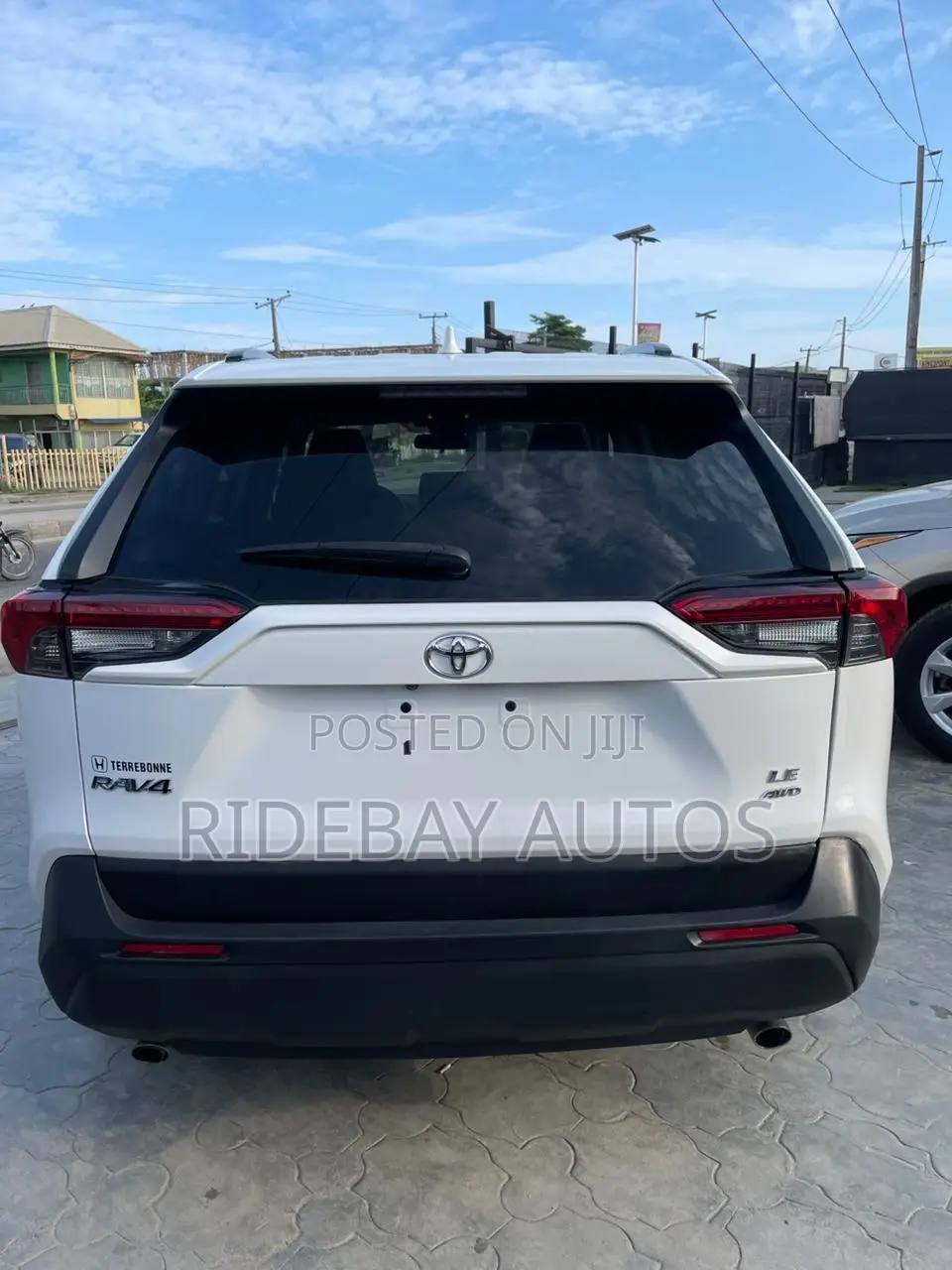 Toyota RAV4 LE AWD 2019 White