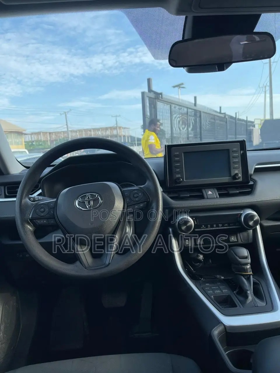 Toyota RAV4 LE AWD 2019 White