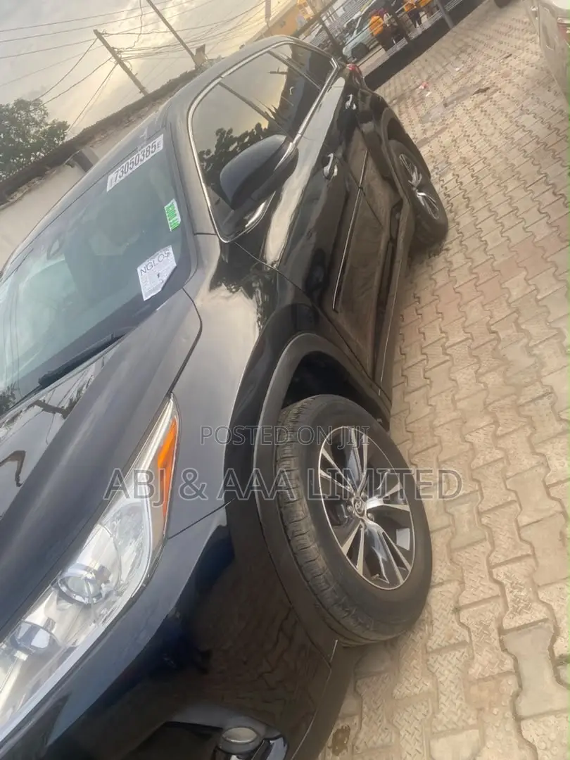 Toyota Highlander LE 2019 Black