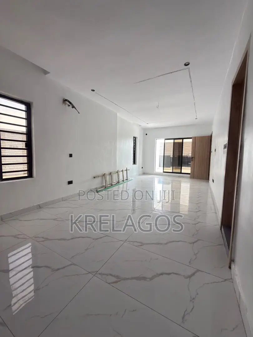 4bdrm Duplex in Orchid, Chevron for sale