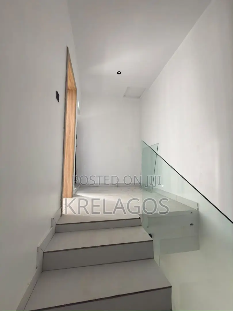 4bdrm Duplex in Orchid, Chevron for sale