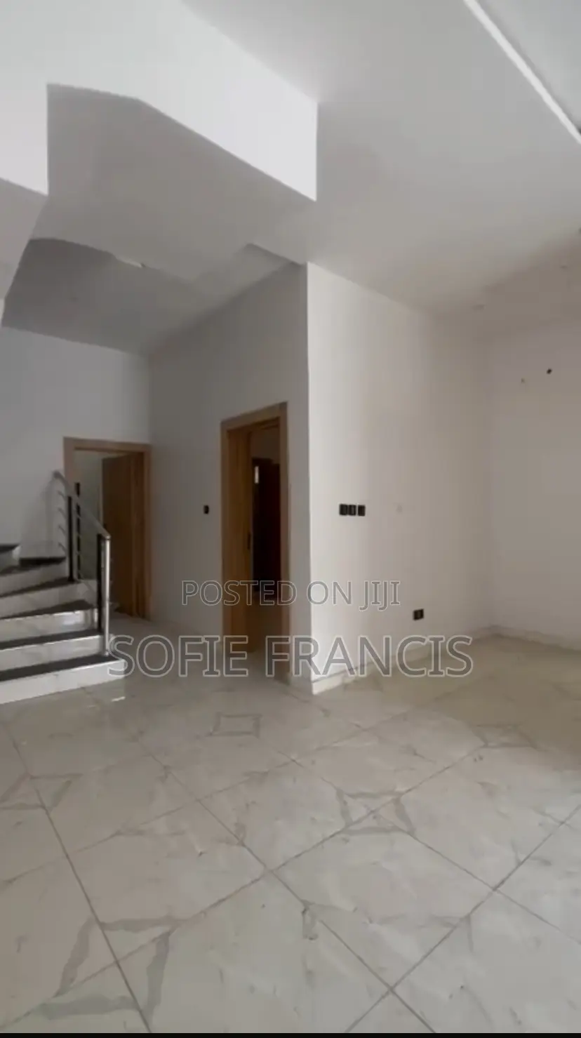 4bdrm Duplex in Thomas Estate for rent