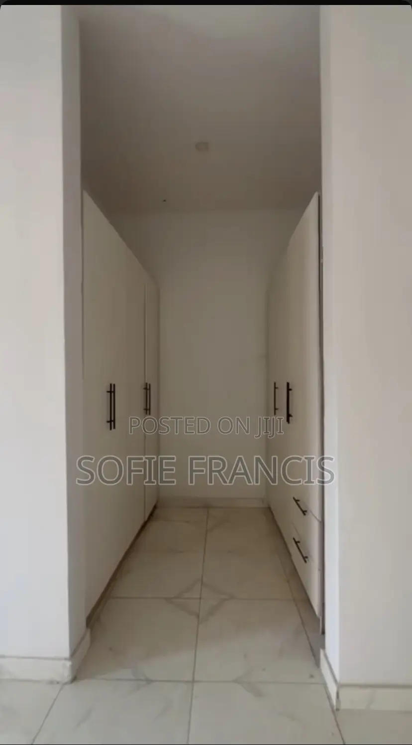 4bdrm Duplex in Thomas Estate for rent