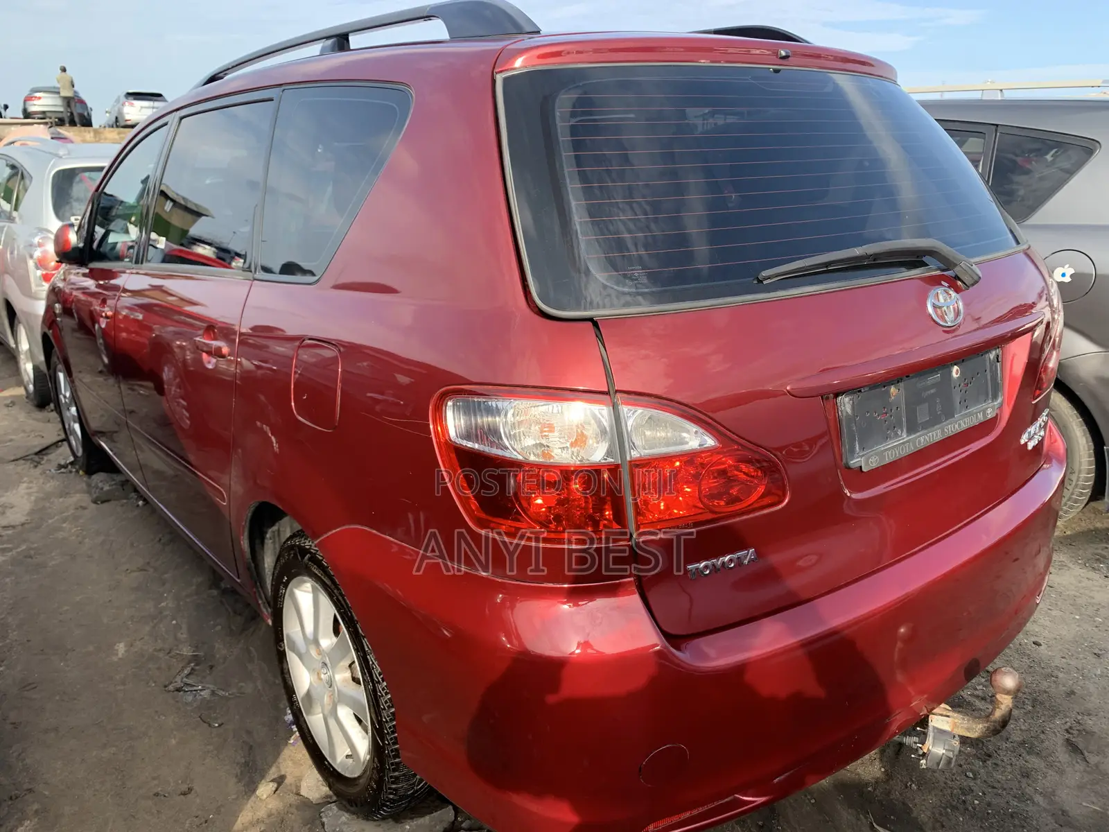 Toyota Avensis Verso 2006 Red