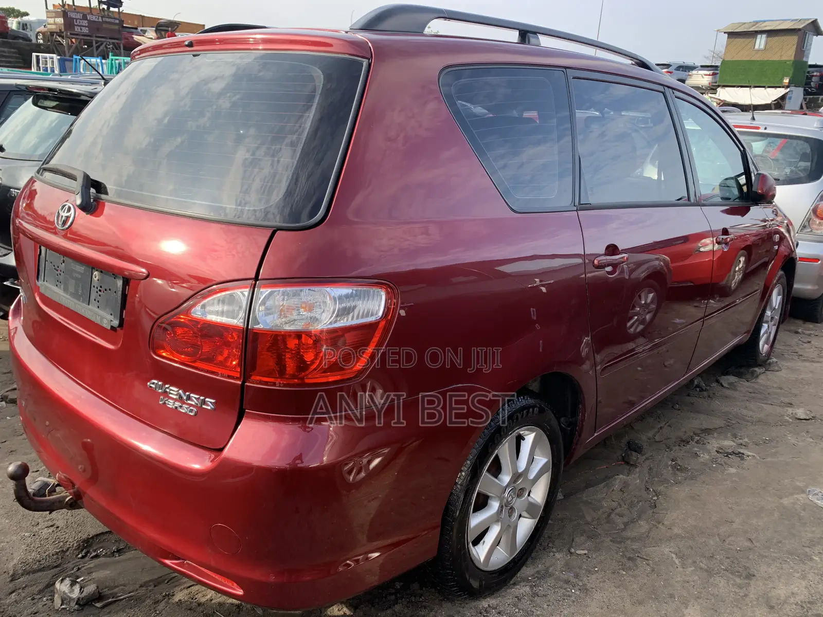 Toyota Avensis Verso 2006 Red