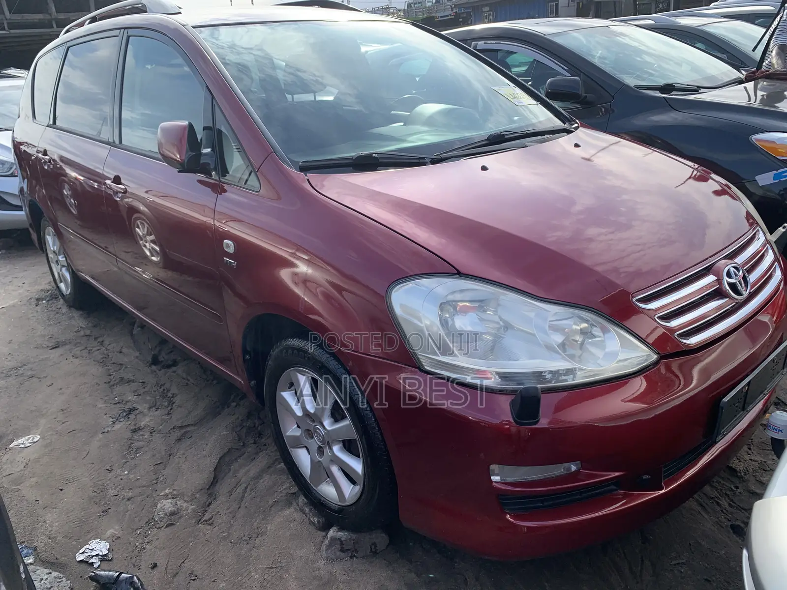 Toyota Avensis Verso 2006 Red