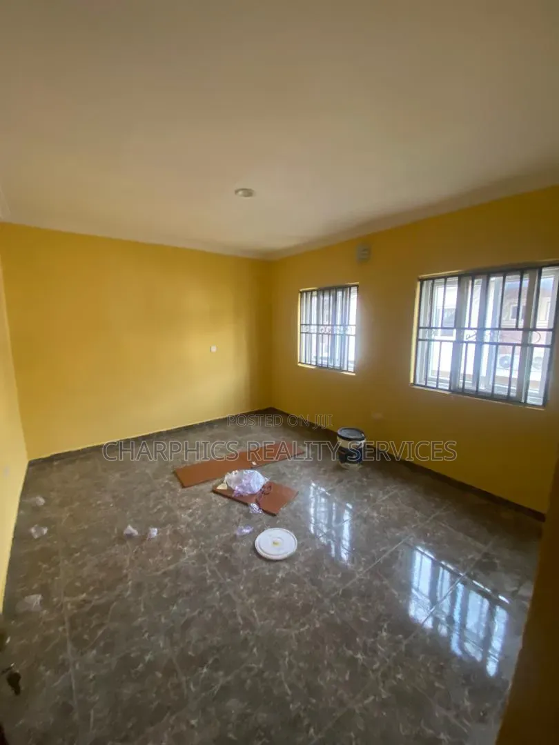 3bdrm Duplex in Jakande for rent