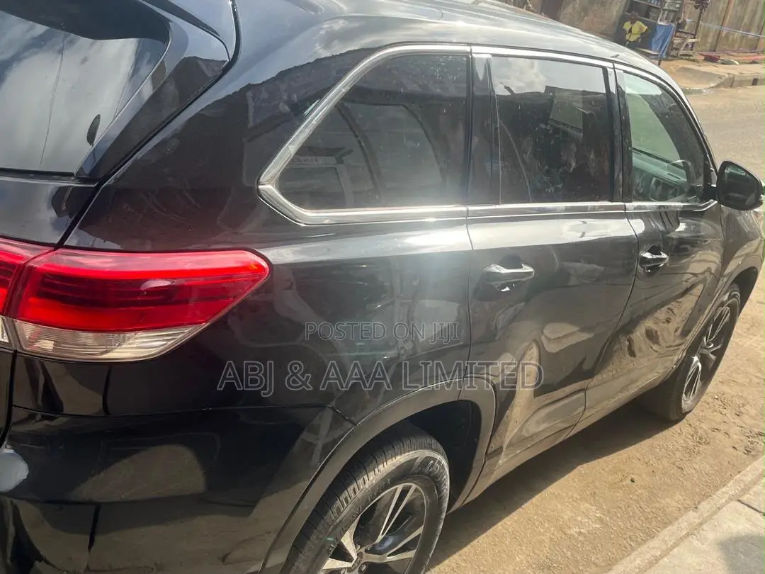 Toyota Highlander LE 2019 Black