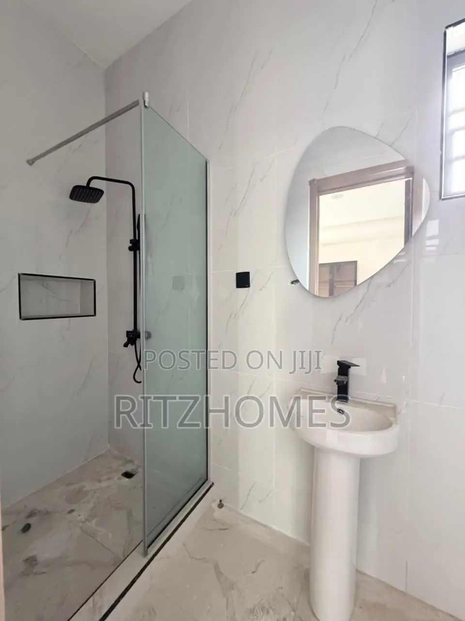 2bdrm Apartment in Lekki Phase 1 for rent