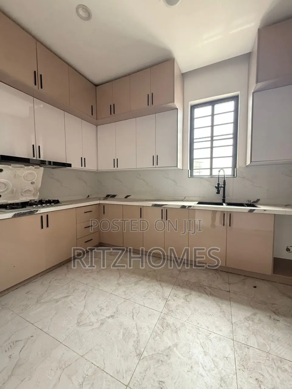 2bdrm Apartment in Lekki Phase 1 for rent