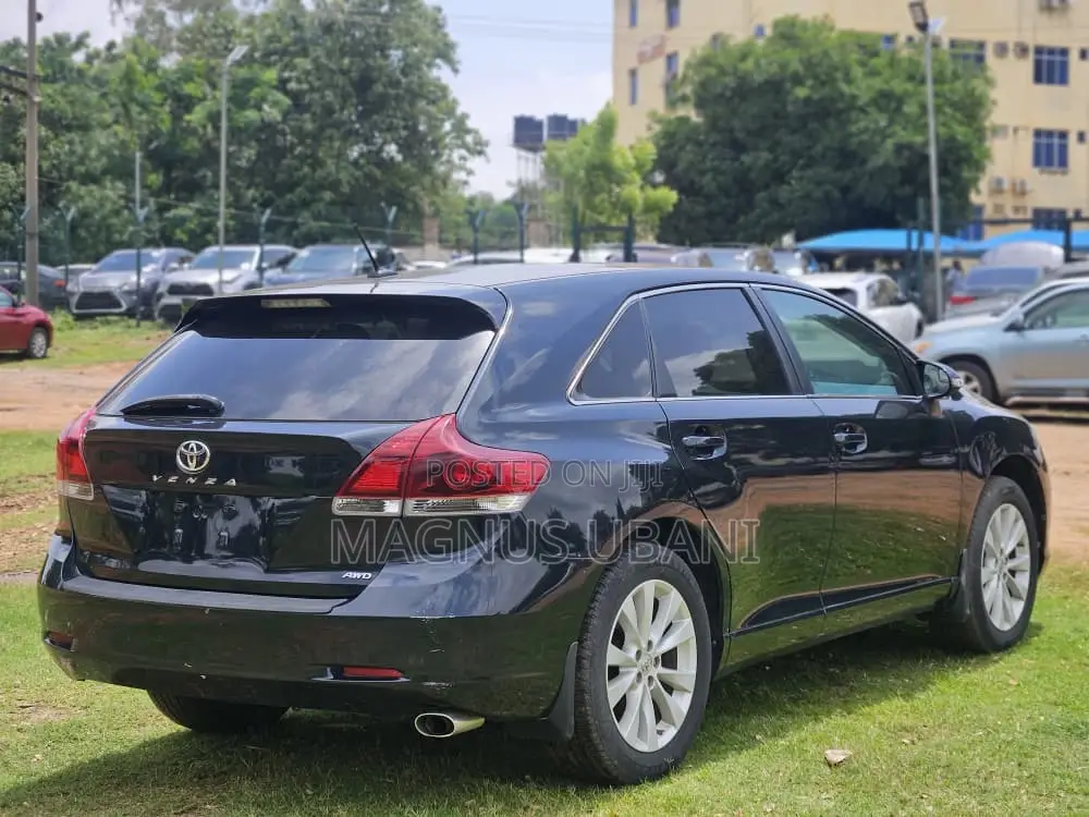 Toyota Venza LE AWD 2013 Blue