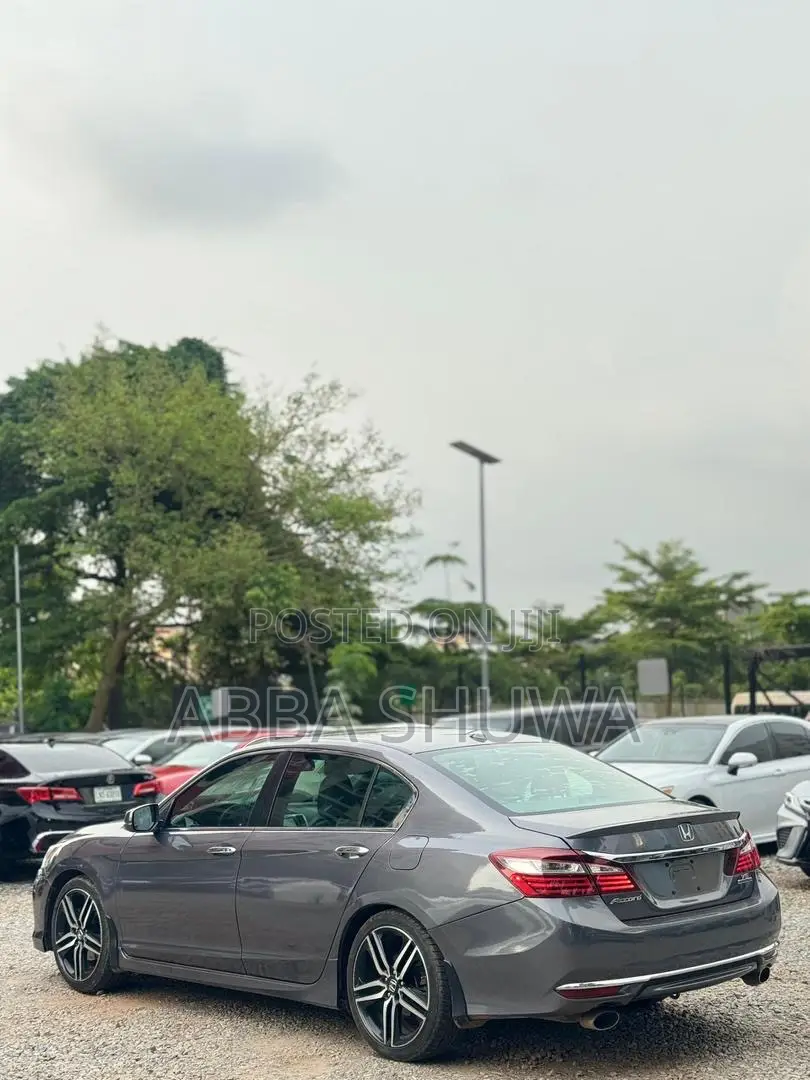 Honda Accord Touring 4dr Sedan FWD (3.5L 6cyl 6A) 2016 Gray