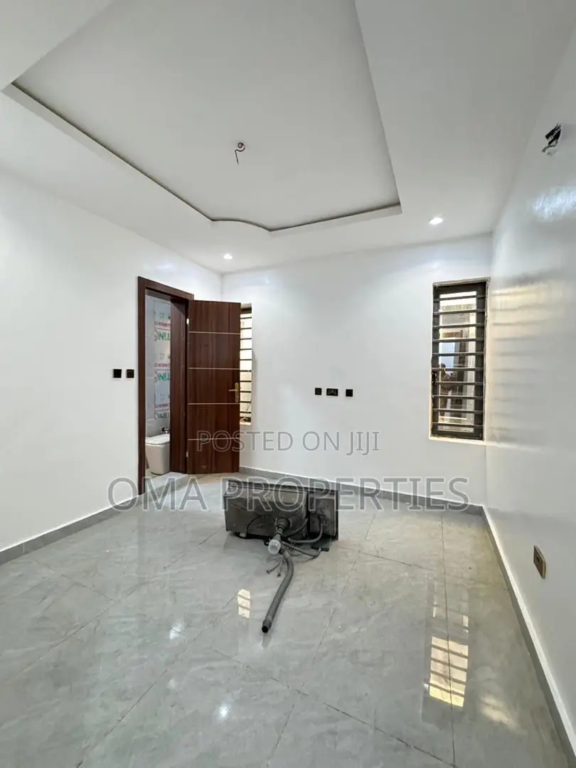Furnished 2bdrm House in Surulere for sale