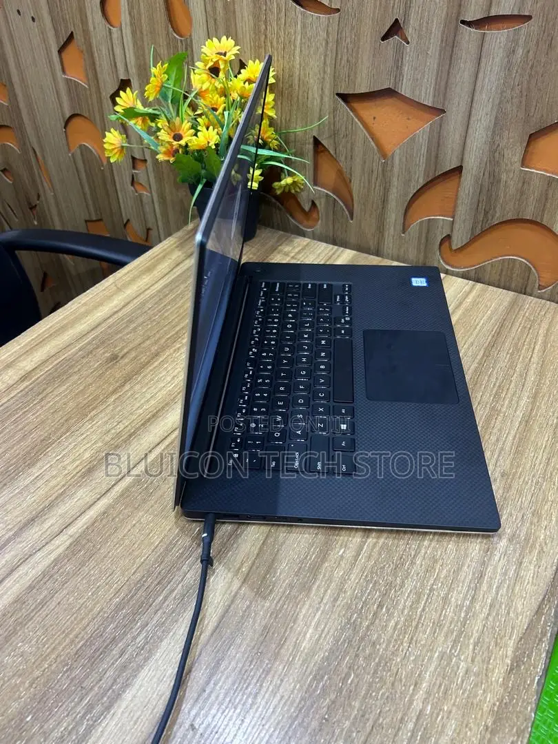 Laptop Dell Precision 5530 16GB Intel Core i7 SSD 512GB