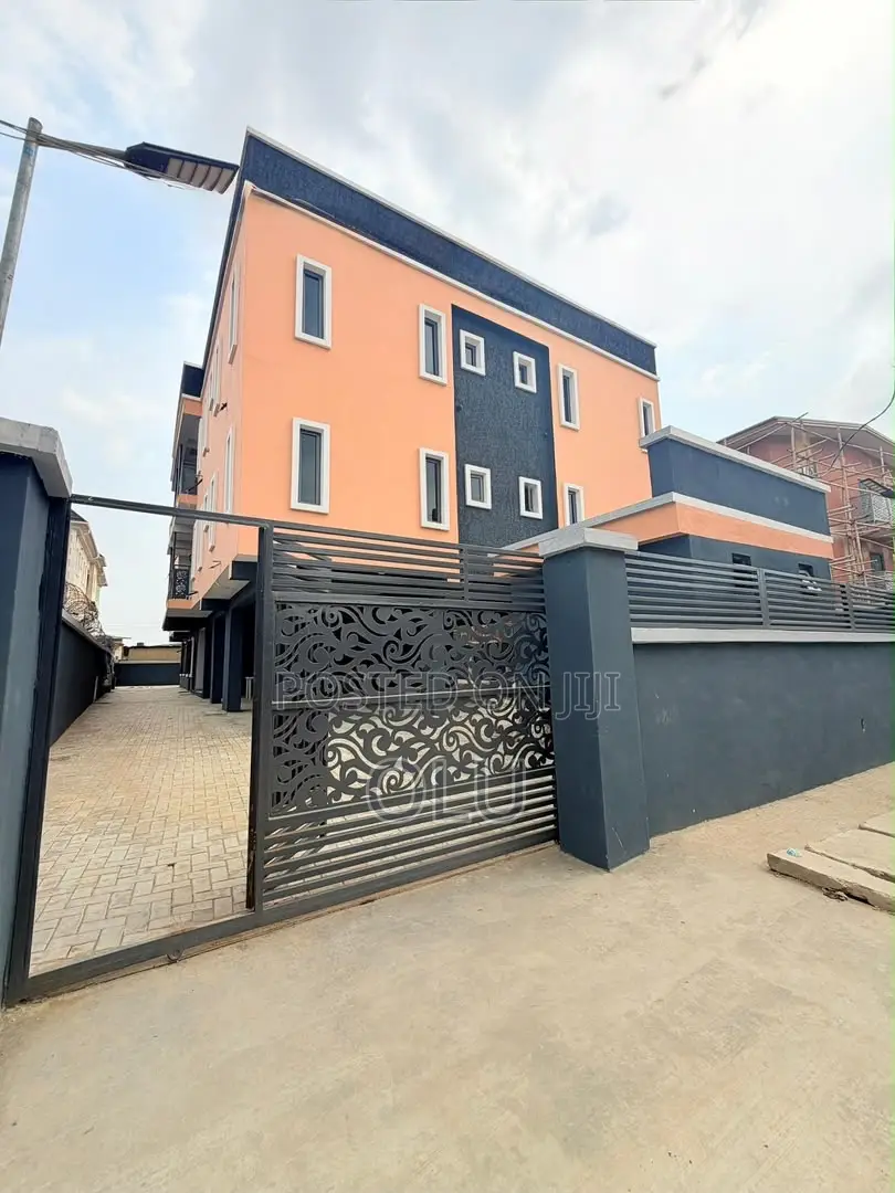 3bdrm Block of Flats in Gbagada for sale