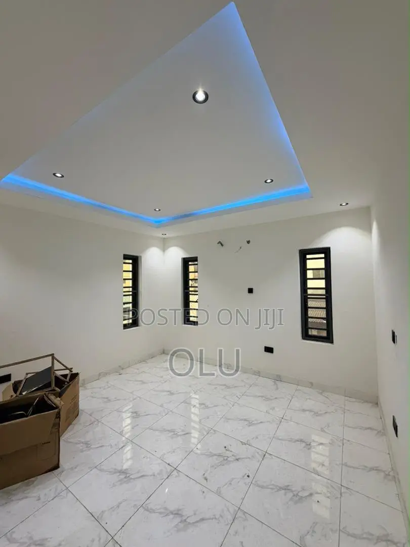 3bdrm Block of Flats in Gbagada for sale