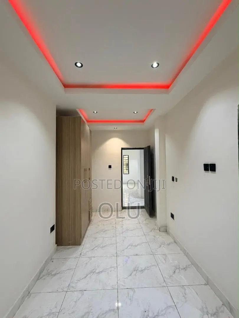 3bdrm Block of Flats in Gbagada for sale