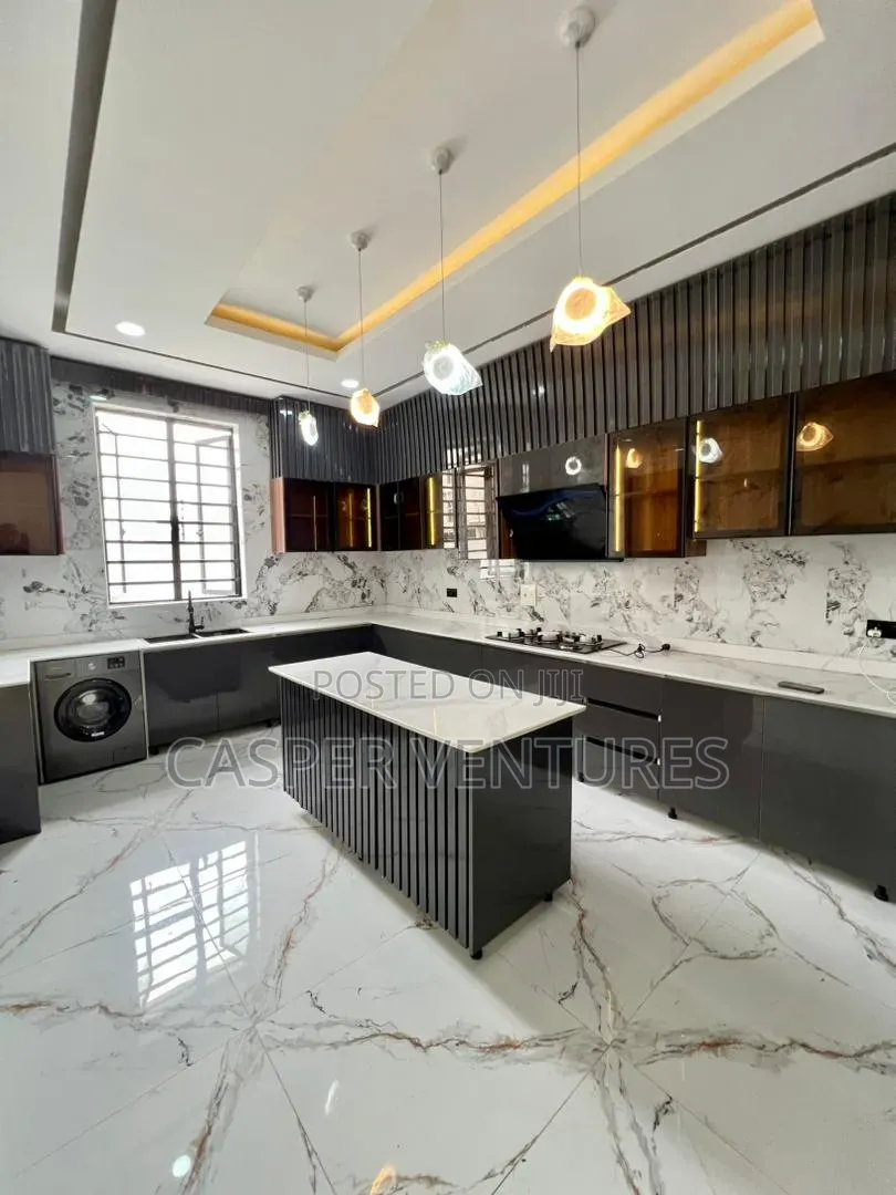 5bdrm Duplex in Chris Madueke, Lekki Phase 1 for sale
