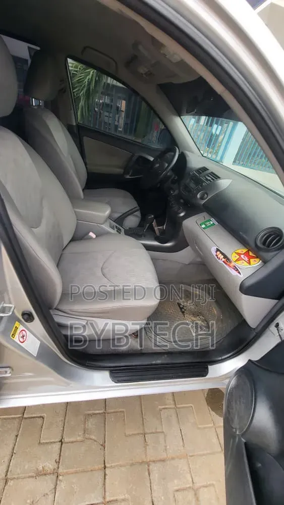 Toyota RAV4 2010 Silver