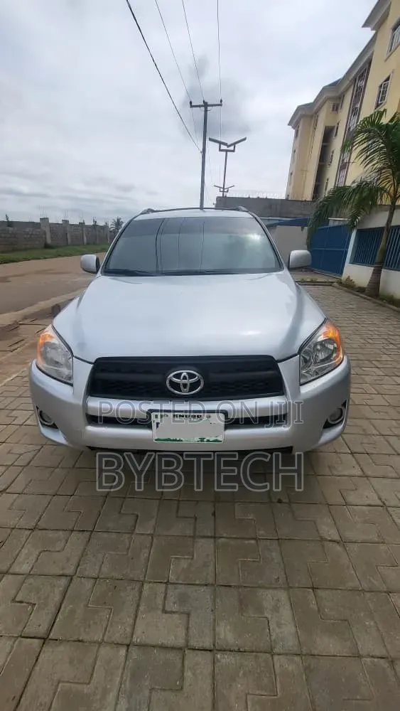 Toyota RAV4 2010 Silver