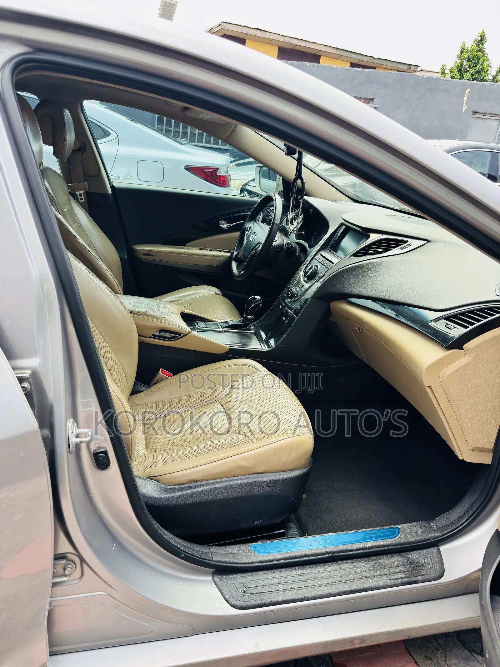 Hyundai Azera 3.3L 2013 Gold