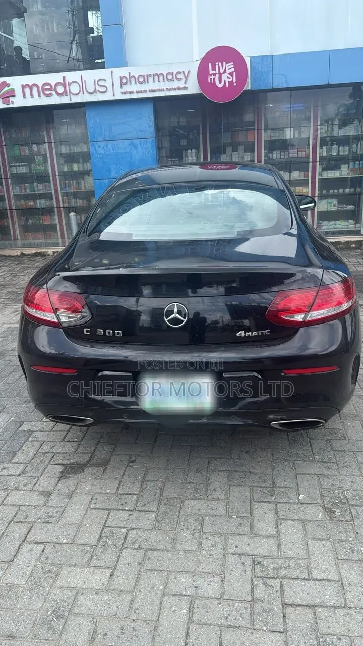 Mercedes-Benz C300 2017 Black