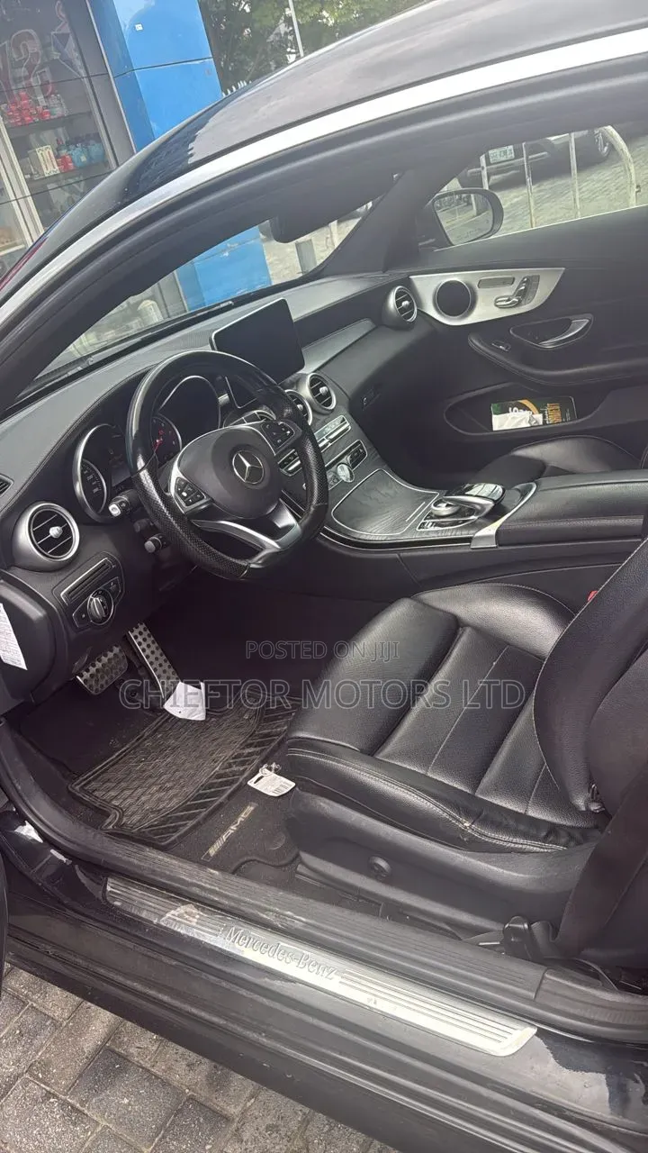 Mercedes-Benz C300 2017 Black