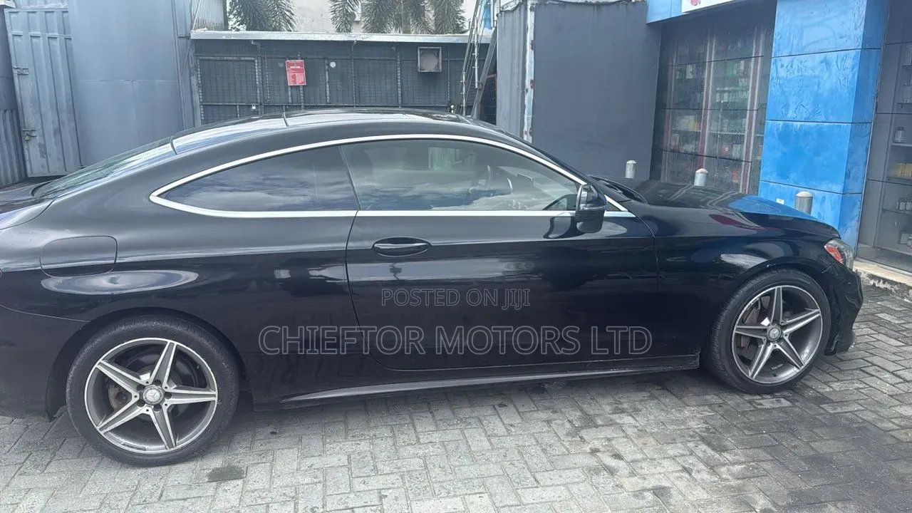 Mercedes-Benz C300 2017 Black