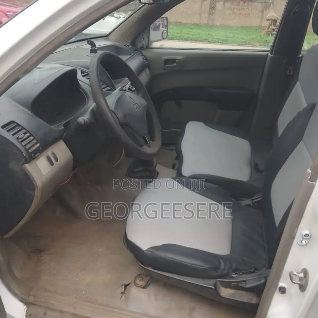 Mitsubishi L200 2010 White