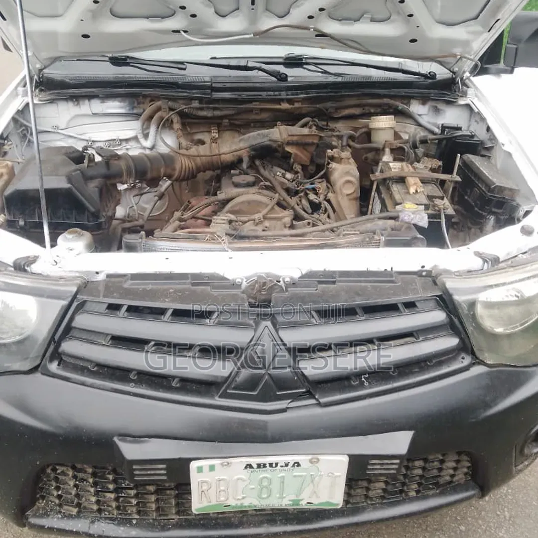 Mitsubishi L200 2010 White