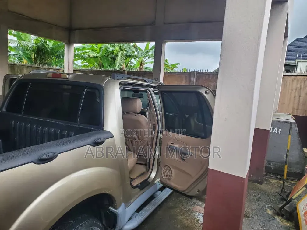 Ford Explorer 2008 Gold