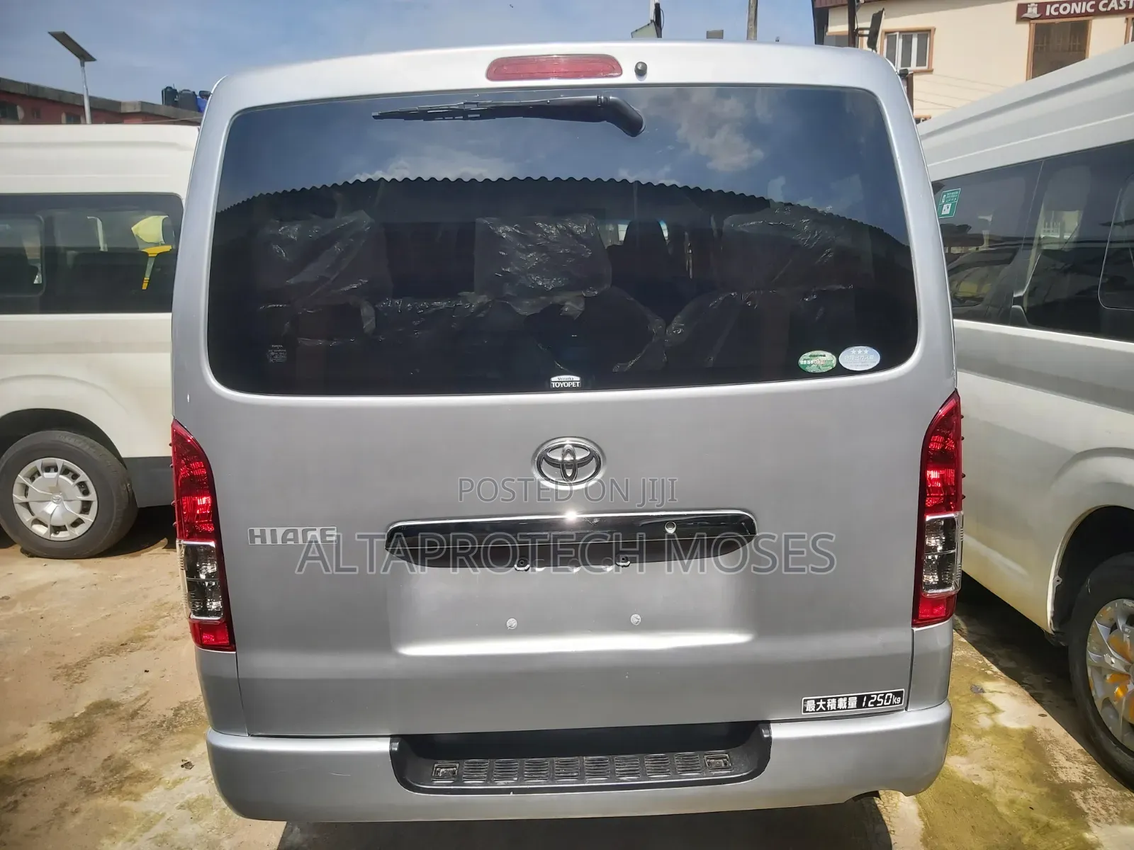 Toyota HiAce 2016 White