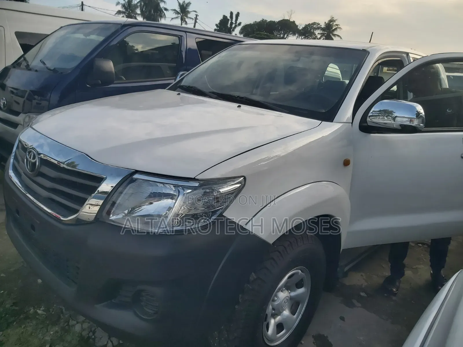Toyota Hilux 2012 White