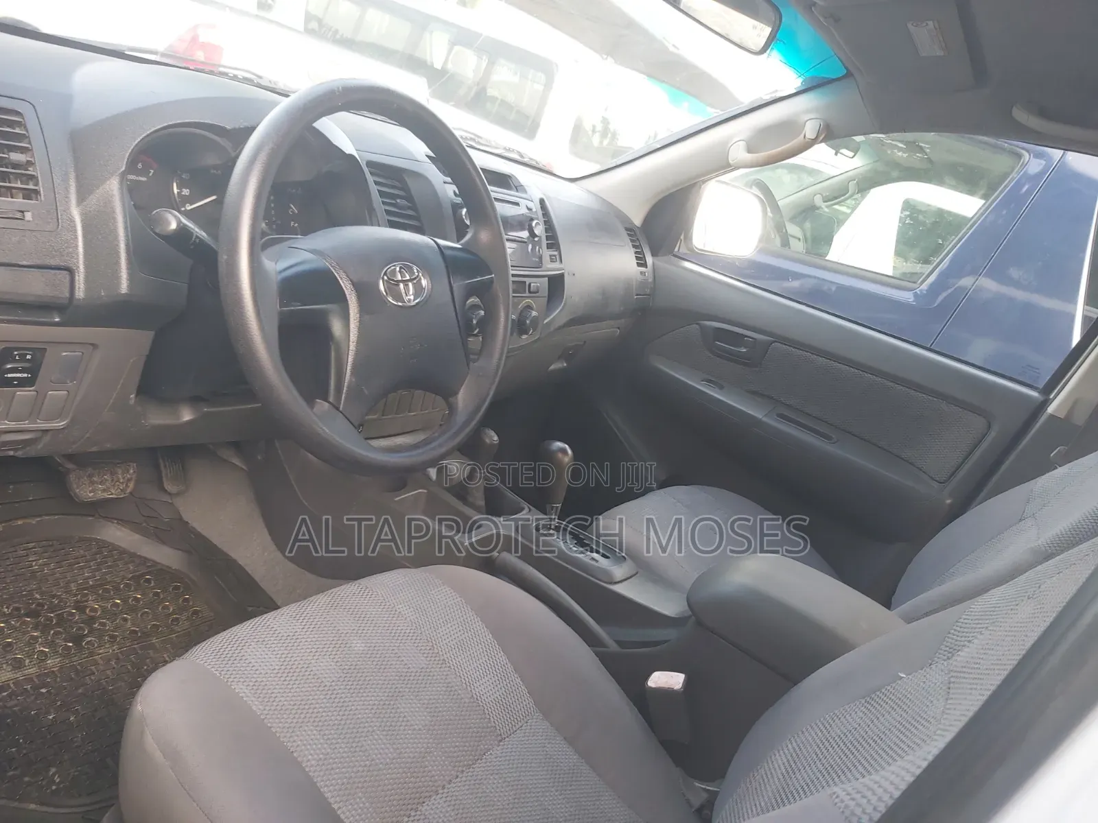 Toyota Hilux 2012 White