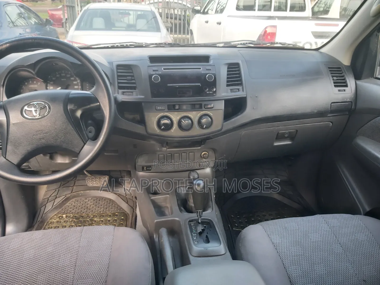Toyota Hilux 2012 White