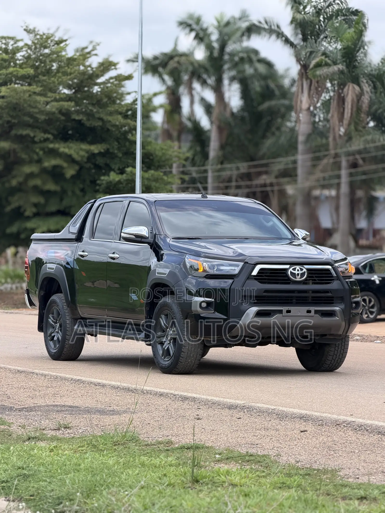New Toyota Hilux 2023 Black