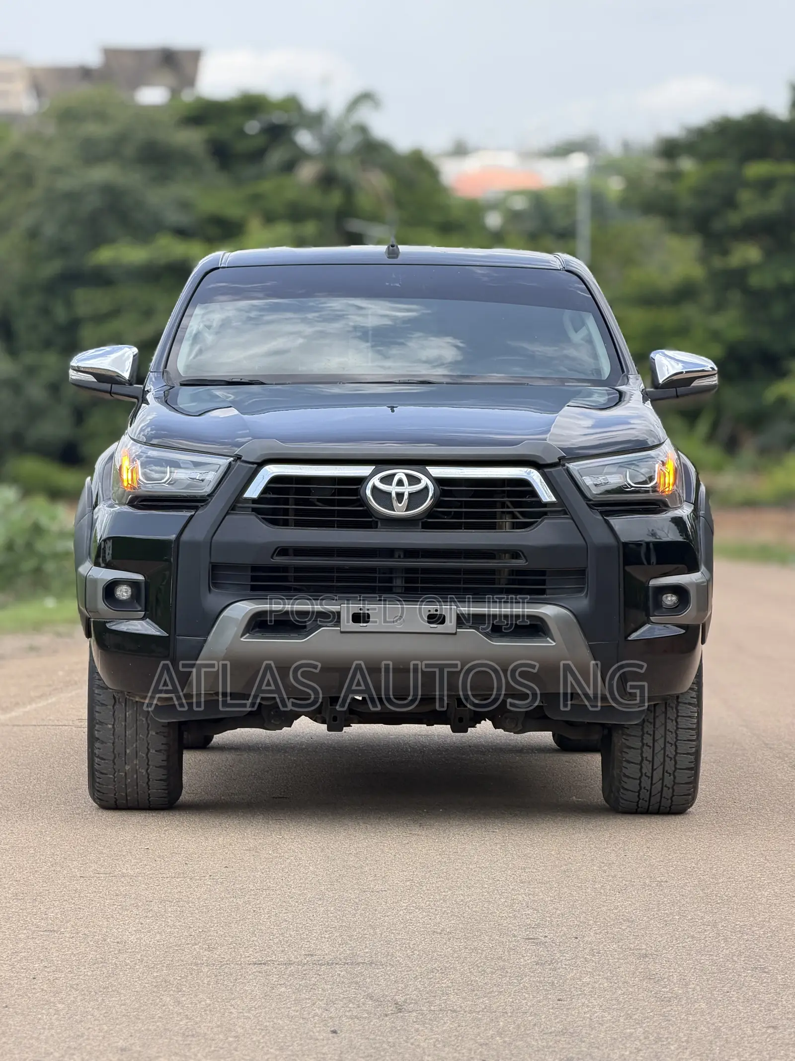 New Toyota Hilux 2023 Black