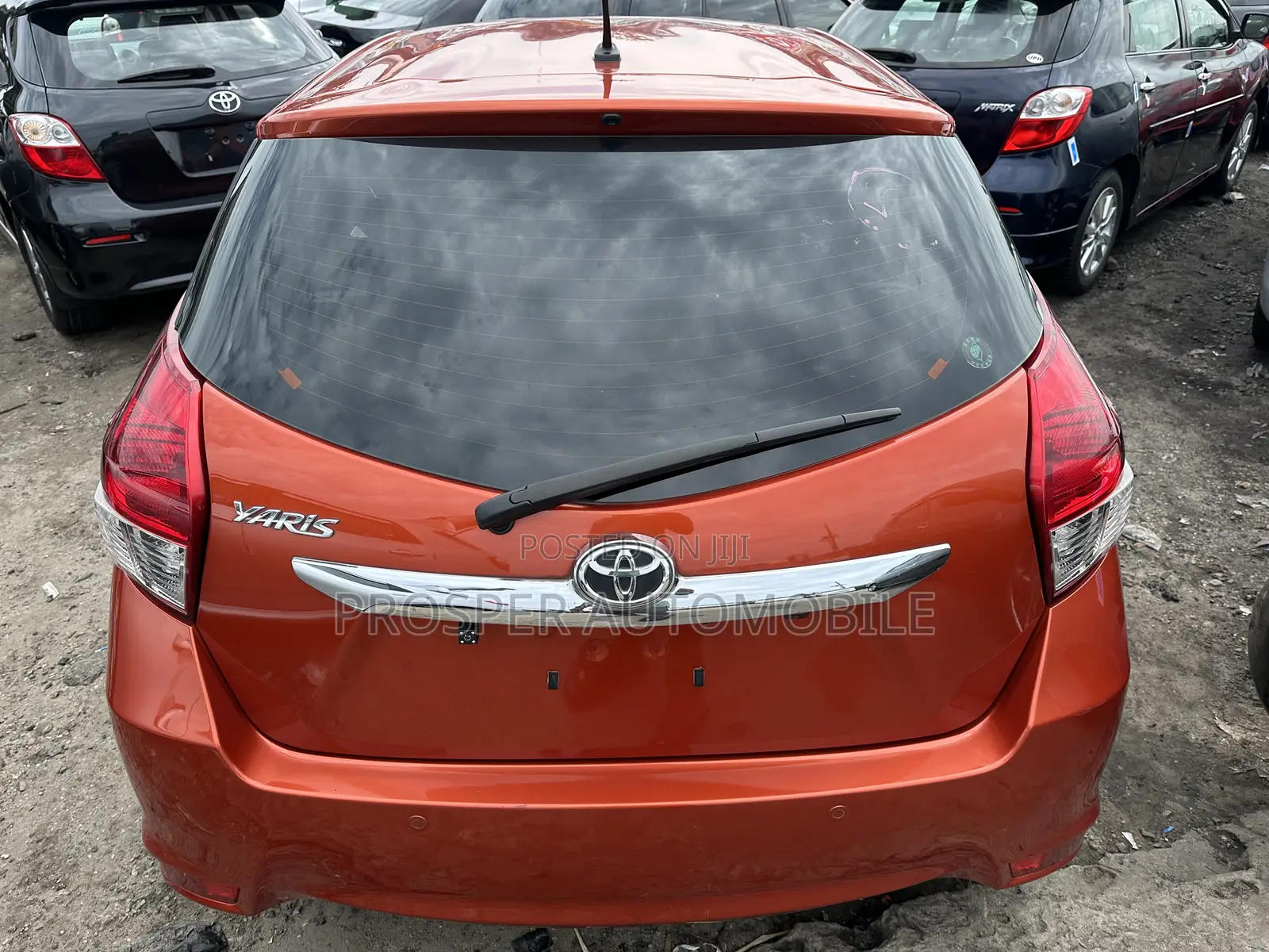 Toyota Yaris L Hatchback 5dr 2015 Red
