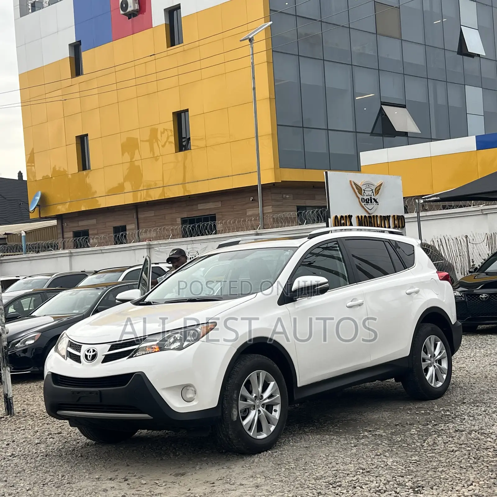 Toyota RAV4 Limited 4dr SUV AWD (2.5L 4cyl 6A) 2014 White