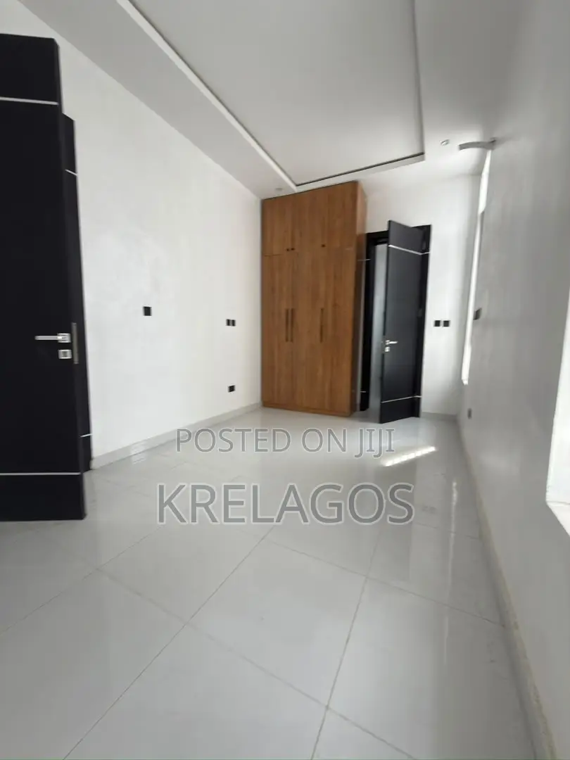 4bdrm Duplex in Orchid, Chevron for sale