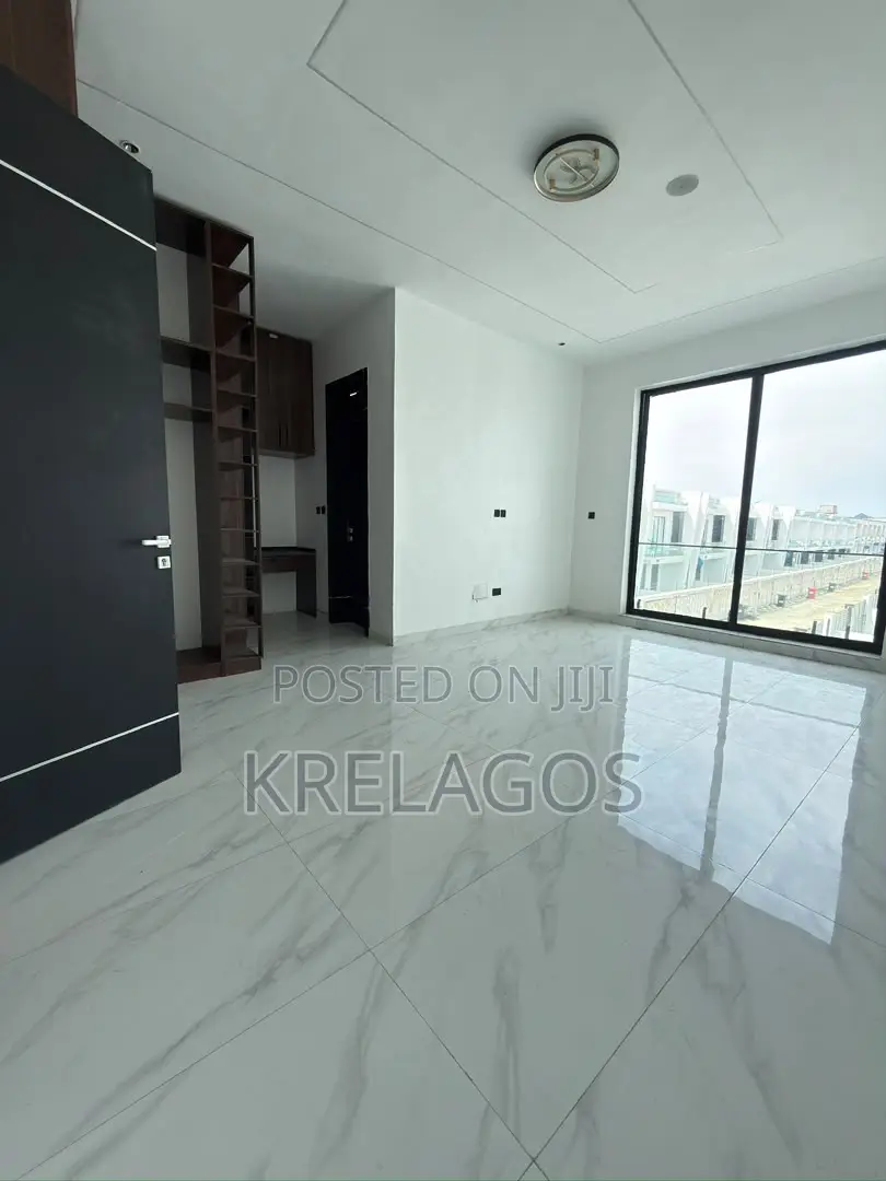 4bdrm Duplex in Orchid, Chevron for sale