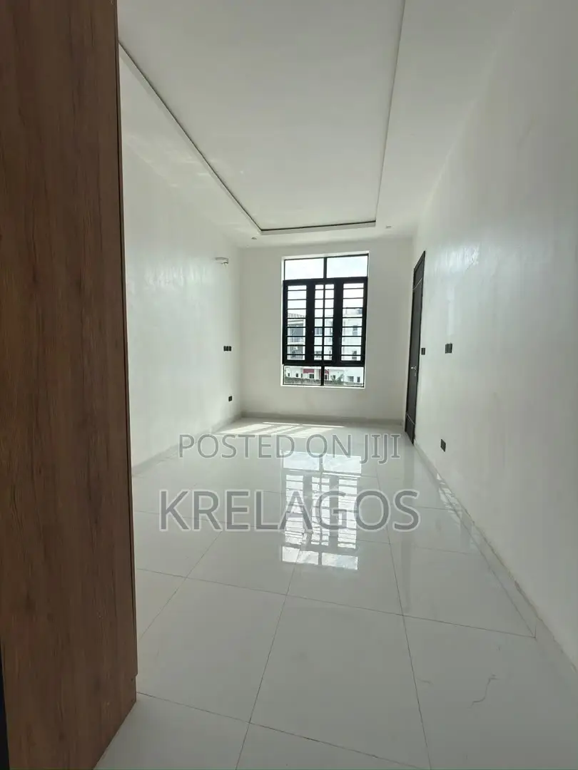 4bdrm Duplex in Orchid, Chevron for sale