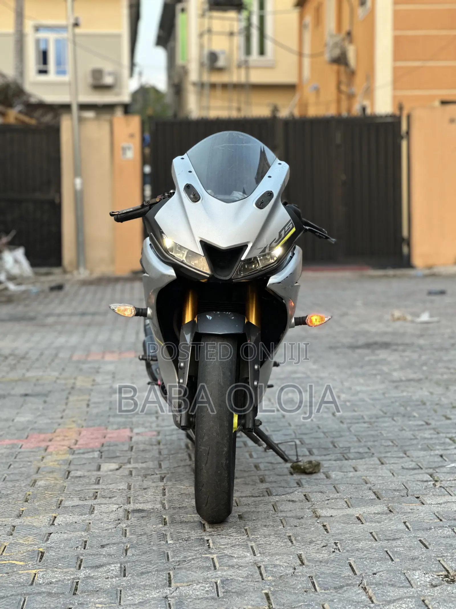 Yamaha R1 2021 Gray