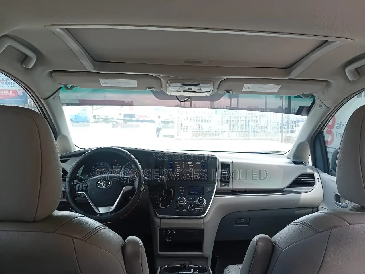 Toyota Sienna XLE 7-Passenger 4dr Minivan AWD (3.5L 6cyl 6A) 2015 White