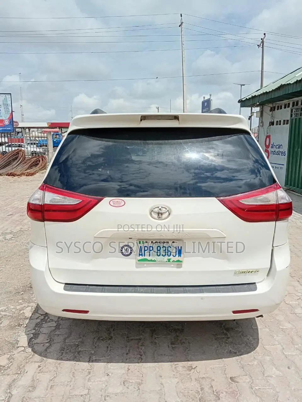 Toyota Sienna XLE 7-Passenger 4dr Minivan AWD (3.5L 6cyl 6A) 2015 White